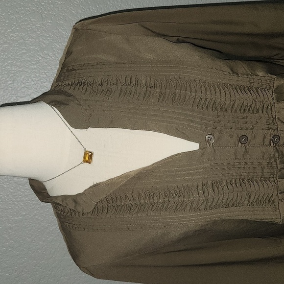 Banana Republic blouse three quarter sleeve size medium. - Picture 4 of 6